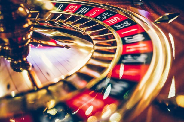 Hand evaluation and payout confirmation screen on apk777 Casino Hold'em table